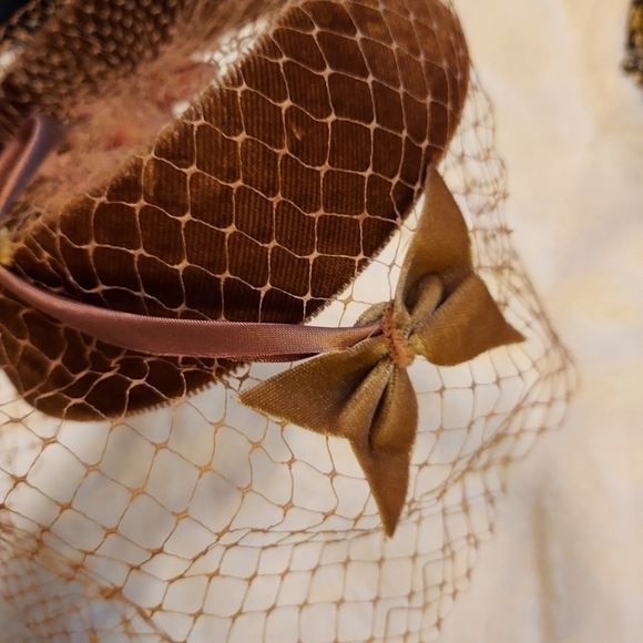 Vintage velvet with netting and velvet bow - Picture 4 of 11